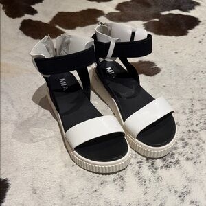 MIA Women's Black and White Strappy Sandals